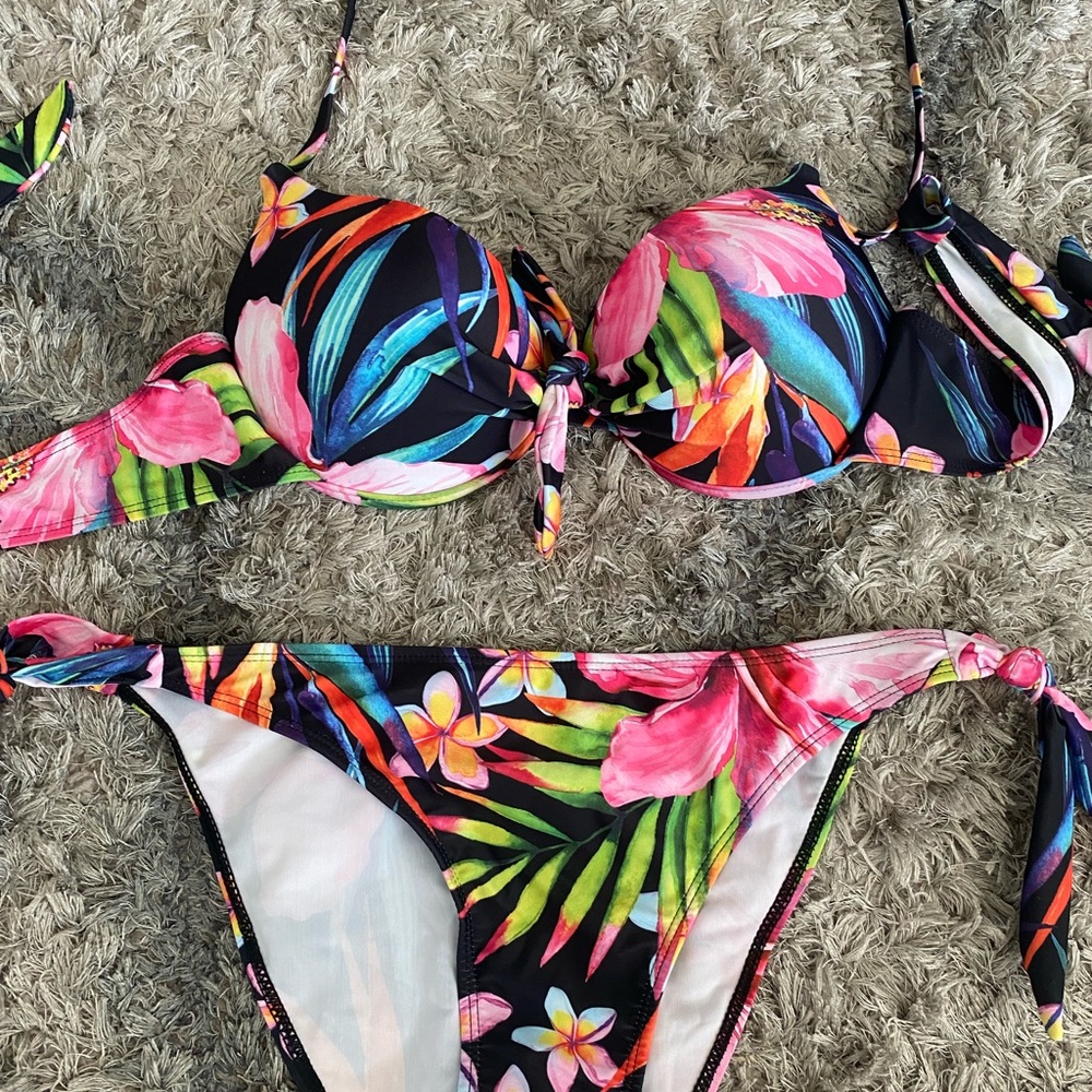 Like new bikini size clothes worn once